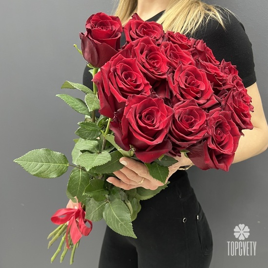 Букет из 15 красных роз Эксплорер 