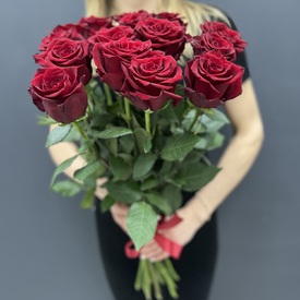 Букет из 15 красных роз Эксплорер 