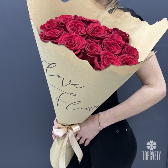 Букет из 15 красных роз Фридом 70см