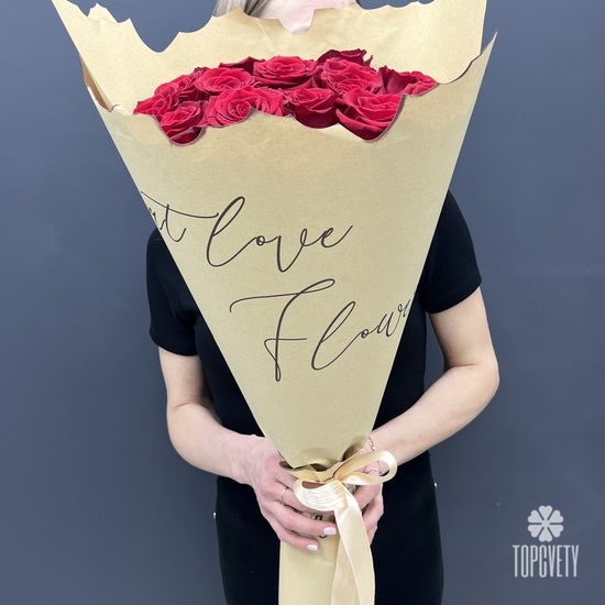 Букет из 15 красных роз Фридом 70см