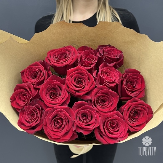 Букет из 15 красных роз Фридом 70см