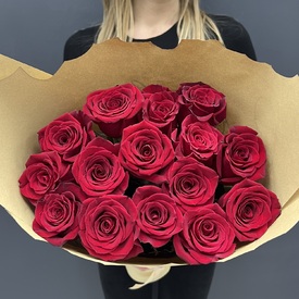 Букет из 15 красных роз Фридом 70см