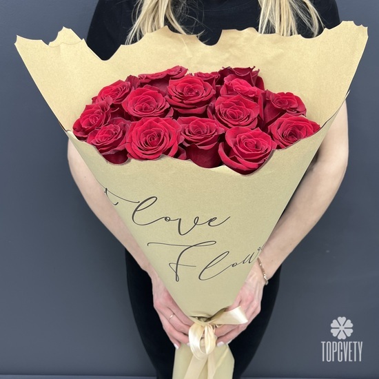 Букет из 15 красных роз Фридом 70см