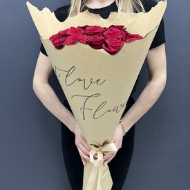 Букет из 15 красных роз Фридом 70см