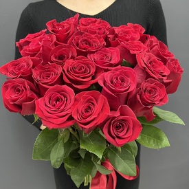 Букет из 15 красных роз Эксплорер 80см