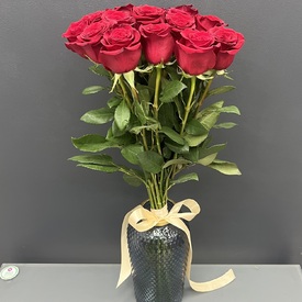 Букет из 15 красных роз Эксплорер 80см