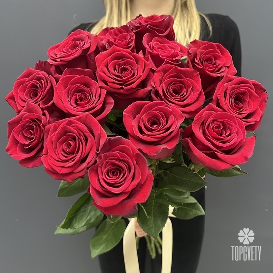 Букет из 15 красных роз Эксплорер 80см