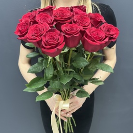 Букет из 15 красных роз Эксплорер 80см