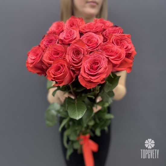 Букет из 15 красных роз  Эксплорер 70см