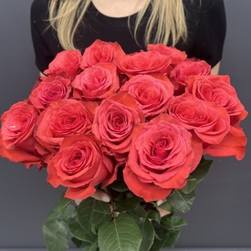 Букет из 15 красных роз  Эксплорер 70см