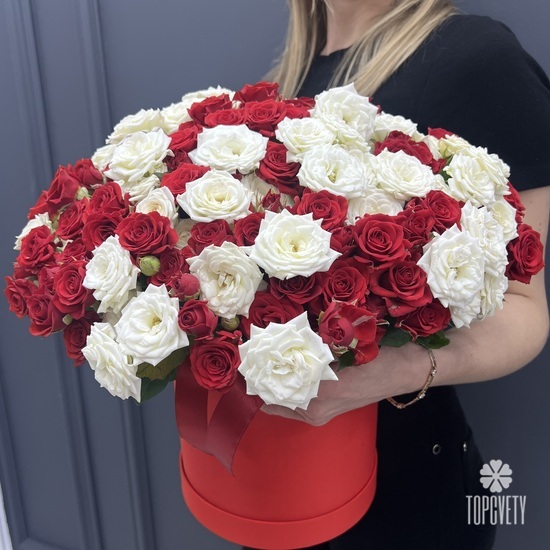 Композиция из 51 кустовой розы в коробке 