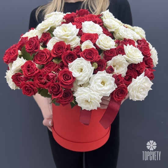 Композиция из 51 кустовой розы в коробке 