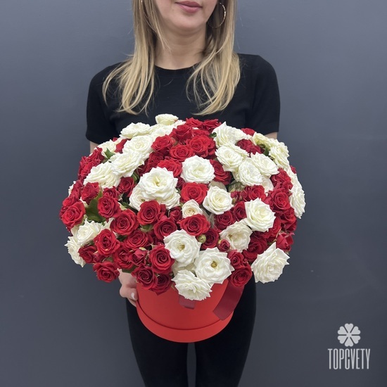 Композиция из 51 кустовой розы в коробке 