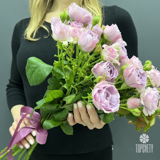 Букет из 9 пионовидных сиреневых кустовых роз