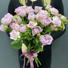 Букет из 9 пионовидных сиреневых кустовых роз