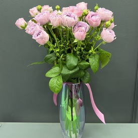 Букет из 9 пионовидных сиреневых кустовых роз