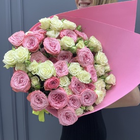 Букет из 11 кустовых  пионовидных роз 60см