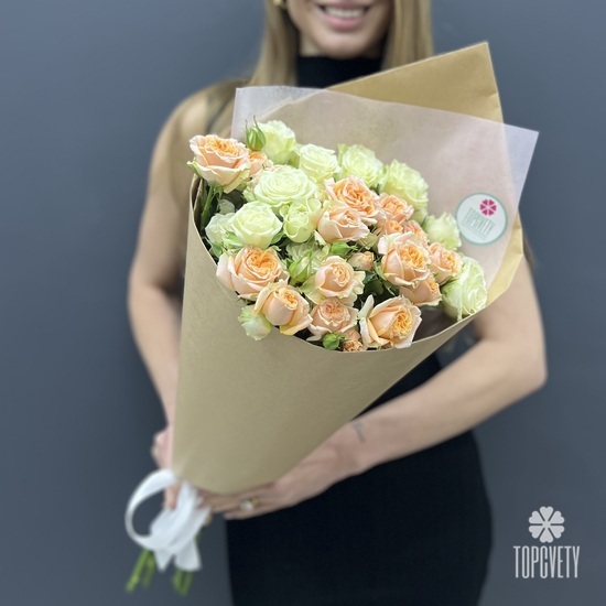 Букет из 9 кустовых роз 50см
