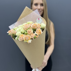 Букет из 9 кустовых роз 50см