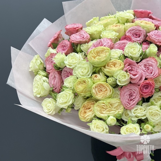 Букет 35 пионовидных кустовых роз 60см