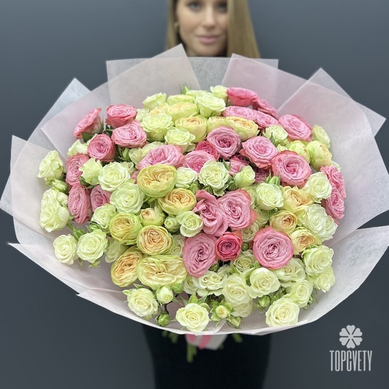 Букет 35 пионовидных кустовых роз 60см