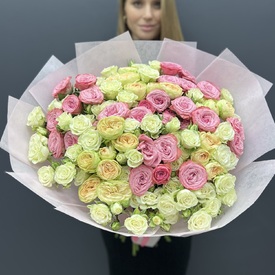 Букет 35 пионовидных кустовых роз 60см