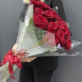 Букет из 25 красных роз 70 см №695