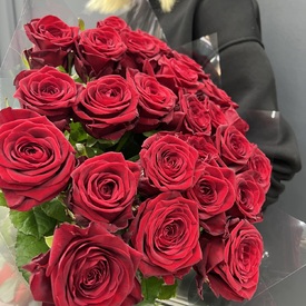 Букет из 25 красных роз 70 см №695