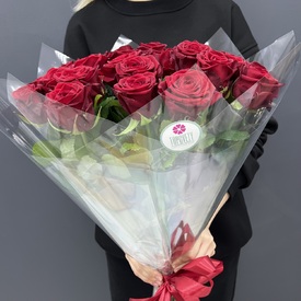 Букет из 25 красных роз 70 см №695