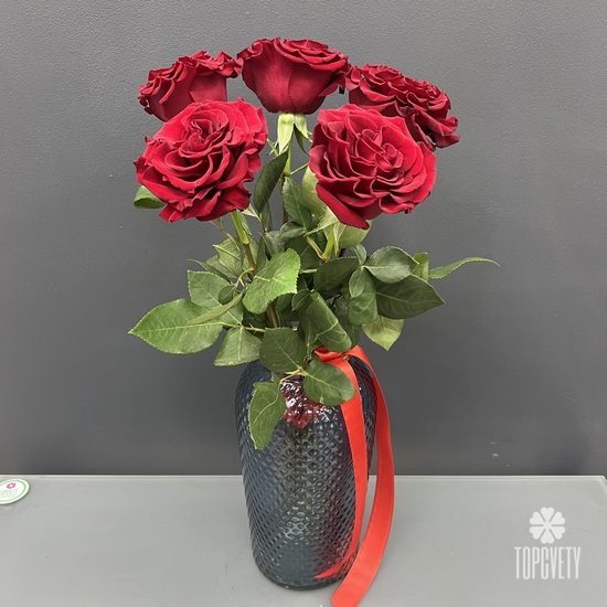 Букет из 5 красных роз пионовидных 60см