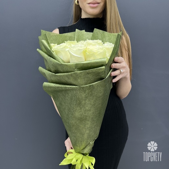 Букет из 11 белых роз Мондиаль 70см