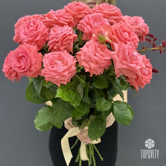 Букет из 9 кустовых роз Барбадос 60см