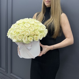 Композиция из 101 белой розы в коробке 