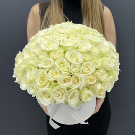 Композиция из 101 белой розы в коробке 