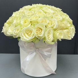 Композиция из 101 белой розы в коробке 