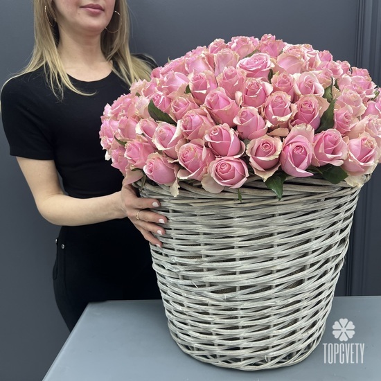 Букет из 151 розовой розы в корзине