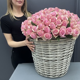 Букет из 151 розовой розы в корзине